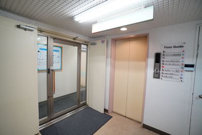 【スカイラークビル貸会議室】 スカイラークビル4階小貸会議室 Room5の入口の写真