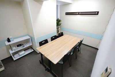 【スカイラークビル貸会議室】 スカイラークビル4階小貸会議室 Room5の室内の写真