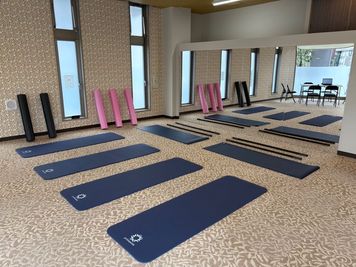 マット・棒・ストレッチポール - 湯河原レンタルスタジオ STND BEAUTE 湯河原 レンタルスタジオ STND BEAUTEの設備の写真