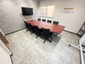 いいオフィス船橋 8名会議室（Room B）の室内の写真