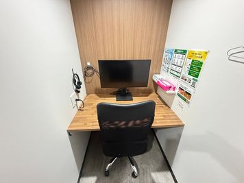 【船橋駅から徒歩1分】モニター・フリードリンク付き1名個室（ブース9）3F - いいオフィス船橋