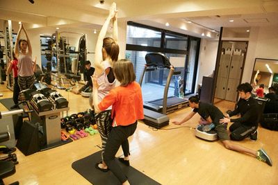 ARTISAN Personal Training. 本格的トレーニングスペースの室内の写真