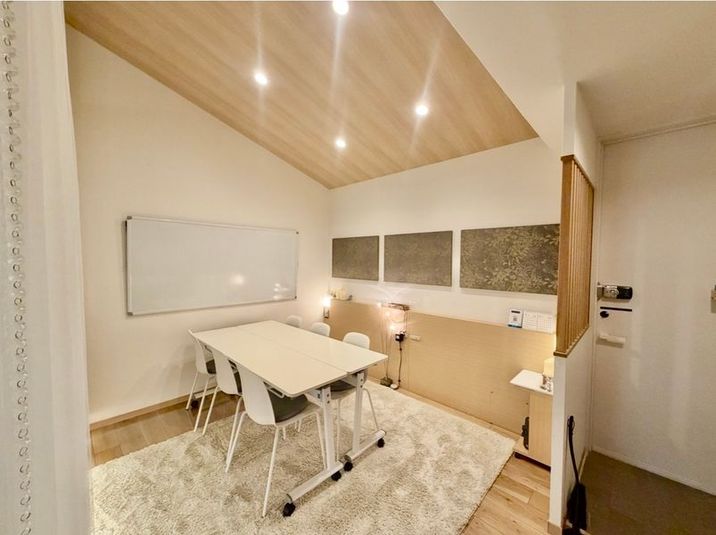 玄関入ってすぐ右側が"無垢フローリング" - NASA＆⑧ in the Room 女性限定レンタルサロン＆ルーム★地下鉄 五条駅 徒歩５分の室内の写真