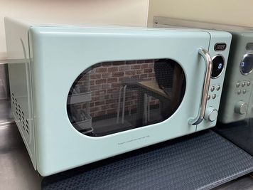 電子レンジ設置致しました。
お弁当やドリンクの温め程度にご使用下さい。※調理はご遠慮ください。 - CREST（クレスト）会議室 ✨オープン！新宿御苑前50秒 お洒落なCREST貸会議室　の室内の写真