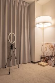 撮影用の照明をご用意しています。 - Private Screen Lounge なんばの設備の写真