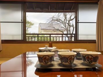 Makoto古民家ー若宮苑 Makoto古民家 若宮苑｜【春限定】庭に本物の桜が咲く一棟貸切の室内の写真