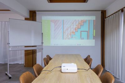 オプションでプロジェクターも利用可能 - タイムレス渋谷 タイムレス渋谷2F｜キッチン🍴｜パーティ🎉｜撮影📷｜会議の室内の写真