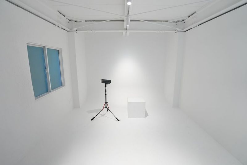 @garage(緑の螺旋階段のあるビルです) 【格安】白ホリ撮影スタジオ大塚｜コスプレOKの室内の写真