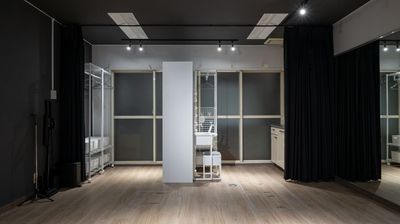 更衣室完備。二部屋に仕切られてるので男女で分かれても使えます - レンタルスペースCLOVER レンタルダンススタジオ　CLOVER二条駅店の室内の写真