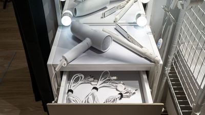 ドライヤー・ヘアアイロン・充電器そろえてます。 - レンタルスペースCLOVER レンタルダンススタジオ　CLOVER二条駅店の設備の写真