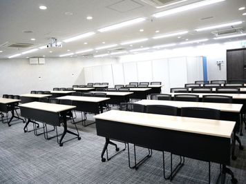 スクール形式 - リファレンス広島小町ビル貸会議室 komaB02 45名Typeの室内の写真