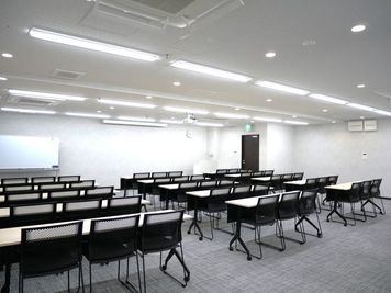 電停「中電前」より徒歩1分!無料Wi-Fi付き/45名収容会議室 - リファレンス広島小町ビル貸会議室