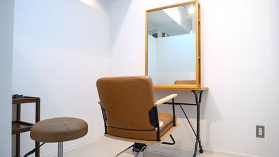 数百万かける前に、1日6,000円で試す。フリーランス美容師 - ROOMY share salon