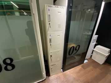 ２階3階のロッカーご利用ください - いいオフィスbyアイスペース神保町 神保町駅徒歩2分「完全個室」「WEB会議」「テレワーク」「防音」の室内の写真