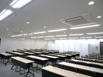電停「中電前」より徒歩1分！無料Wi-Fi付き／78名収容会議室 - リファレンス広島小町ビル貸会議室