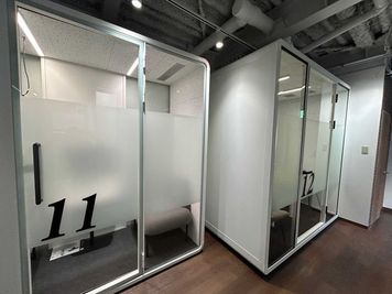 ３階のスペース - いいオフィスbyアイスペース神保町 2名まで鍵付き防音個室　WEB会議やオンライン面談イヤホン不要　の室内の写真