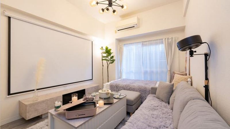 【大画面プロジェクター】 お部屋が映画館に早変わり！迫力の映像を楽しめます。 - 【Party名駅】 名駅すぐ近く🚉  貸切シアタールーム🎥🍿の室内の写真