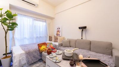 【ゆったりソファ】 ふかふかの座り心地で、何時間でもおしゃべりできます。 - 【Party名駅】 名駅すぐ近く🚉  貸切シアタールーム🎥🍿の室内の写真