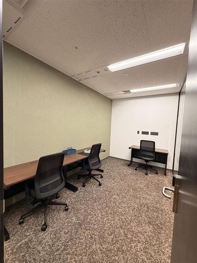 リージャス会議室 Signature新宿アイランドタワー オフィススペース（個室）の室内の写真