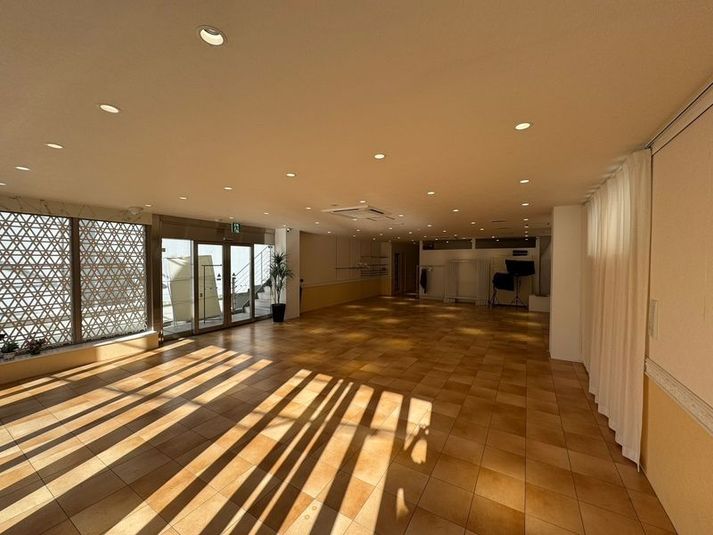 KLC GALLERY - KOH’S LICK CURRO GALLERY