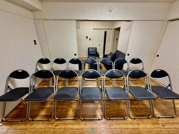 ぷらっとHOME ぷらっと会議室の室内の写真