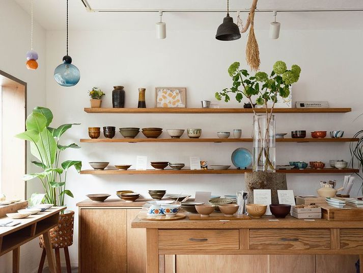 什器を持ち込まずに、そのまますぐに展示販売が始められます。 - ギャラリーレンタルスペース　three-tone ギャラリーレンタルスペース threetoneの室内の写真