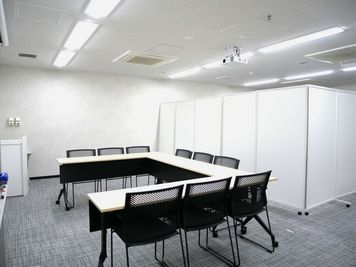 グループ形式 - リファレンス広島小町ビル貸会議室 komaB01 9名Typeの室内の写真