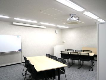 グループ形式 - リファレンス広島小町ビル貸会議室 komaB01 15名Typeの室内の写真