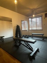 SEEMS｜Body make salon｜レンタルジム 【開放感あり】広々レンタルジムスペースの室内の写真