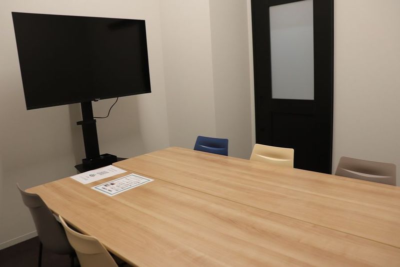 貸し会議室 3（6名用） - 大分オーパまちのコワークpowered by ATOMica