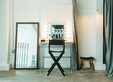 全身ミラー、化粧スペース、着替え室 - SORAMIMI STUDIO 白ホリ写真スタジオ 元倉庫３R白ホリ写真スタジオの室内の写真