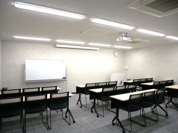 電停「中電前」より徒歩1分！無料Wi-Fi付き／24名収容会議室 - リファレンス広島小町ビル貸会議室