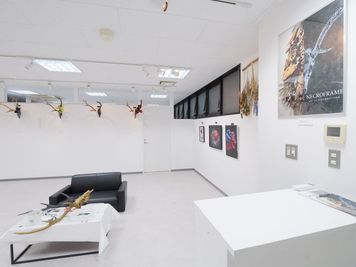 展示サンプル写真 ホワイト照明 - Studio ATCの室内の写真