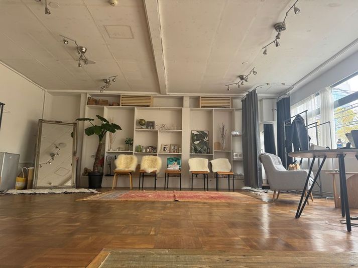 プロジェクター付レンタルスペース - MER-osaka-