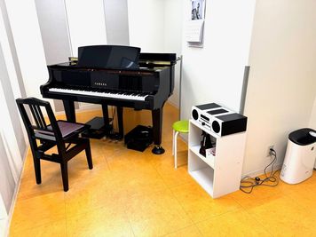 ヤマハミュージック直営教室!【各線三宮駅徒歩約5分】ピアノ、エレクトーンの練習ができるお部屋です♪ - ミュージックアベニュー神戸