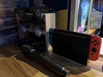 二つのモニターでカラオケやゲームを楽しむ事もできます。 - Music Bar EPIC イベントレンタルスペースの室内の写真