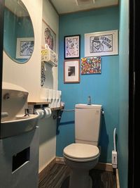 毎日清掃しており、清潔感のあるトイレです。 - Music Bar EPIC イベントレンタルスペースの室内の写真