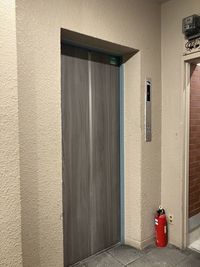 階段もありますが、奥にエレベーターもございます。 - Music Bar EPIC イベントレンタルスペースの入口の写真