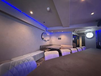 カラオケバーRe:ROOM北新地店 Bar Re:ROOM[北新地/梅田/貸切]の室内の写真