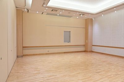 豐澤美術株式会社 大阪阿波座ホール 展示会 説明会 発表会 ゼミナール最適 の室内の写真