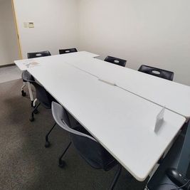 会議室B - シェア＆レンタルオフィスMICAN 貸会議室【会議室 B】｜シェア＆レンタルオフィス（大井町）の室内の写真