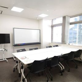 【会議室A】大井町駅徒歩２分 | 最大8名 | WEB会議・研修・面談に最適 | モニタ・ホワイトボード| 光回線wifi - シェア＆レンタルオフィスMICAN