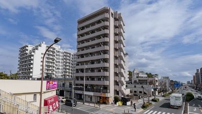 周辺はアクセスしやすい立地で通いやすい環境。
継続利用にも便利なエリアです。
マンションの名前はサニークレスト湘南平塚です。 - 平塚24Hダンススタジオ浅間町店｜大型鏡・高音質スピーカー完備 🎊【オープン記念4月末まで限定価格】平塚スタジオ路面店・駐輪可の外観の写真