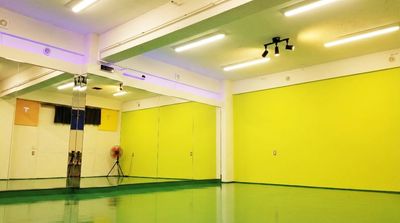 大久保駅北口から徒歩１分のダンススタジオ・増築及び改築工事中により、ご不便をおかけしているため、値下げキャンペーン中です。 - スタジオ百人堂