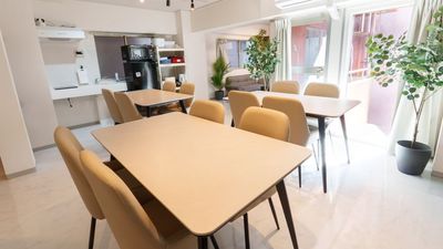 浜松町にある綺麗目のスペースになります✨
撮影利用も可能となります📸 - Relax one 浜松町 Relax one 浜松町｜交流会・歓送迎会🍃撮影可能📸の室内の写真