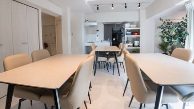 浜松町にある綺麗目のスペースになります✨
撮影利用も可能となります📸 - Relax one 浜松町 Relax one 浜松町｜交流会・歓送迎会🍃撮影可能📸の室内の写真