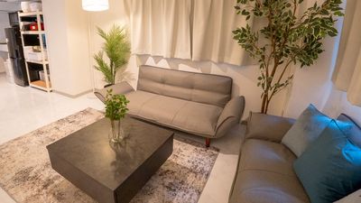 浜松町にある綺麗目のスペースになります✨
撮影利用も可能となります📸 - Relax one 浜松町 Relax one 浜松町｜交流会・歓送迎会🍃撮影可能📸の室内の写真