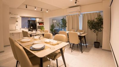 浜松町にある綺麗目のスペースになります✨
撮影利用も可能となります📸 - Relax one 浜松町 Relax one 浜松町｜交流会・歓送迎会🍃撮影可能📸の室内の写真