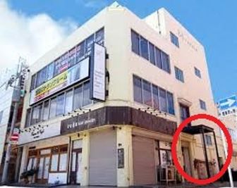 ビル入口 - UraraStudio千葉【京成大久保店】 第8スタジオの外観の写真