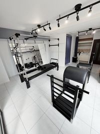 室内全体 - Pilates Studio Lui 目黒店 【基本プラン】キャフォーマー・チェア・バレル完備の室内の写真